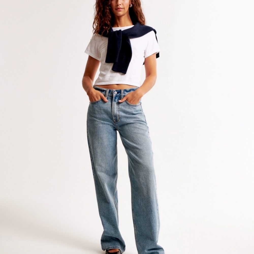 Abercrombie & Fitch Wide Leg Mid Rise Jeans